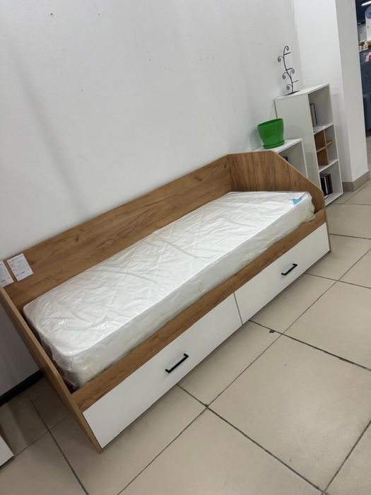 Детская кровать с матрасом