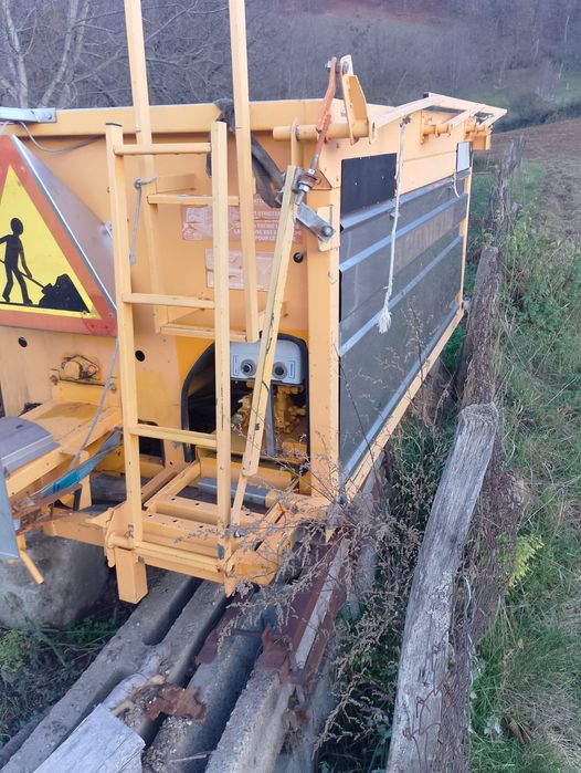 Vând sararita și lama , echipamente de dezapezire