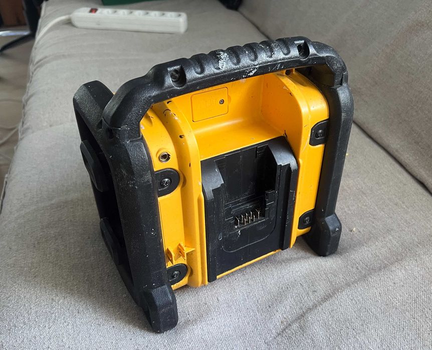 Radio șantier DeWalt Digital DAB FM AUX USB functional doar pe baterie