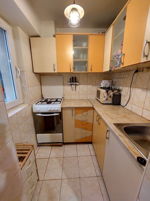 PROPRIETAR  închiriez garsoniera confort 1 cu balcon