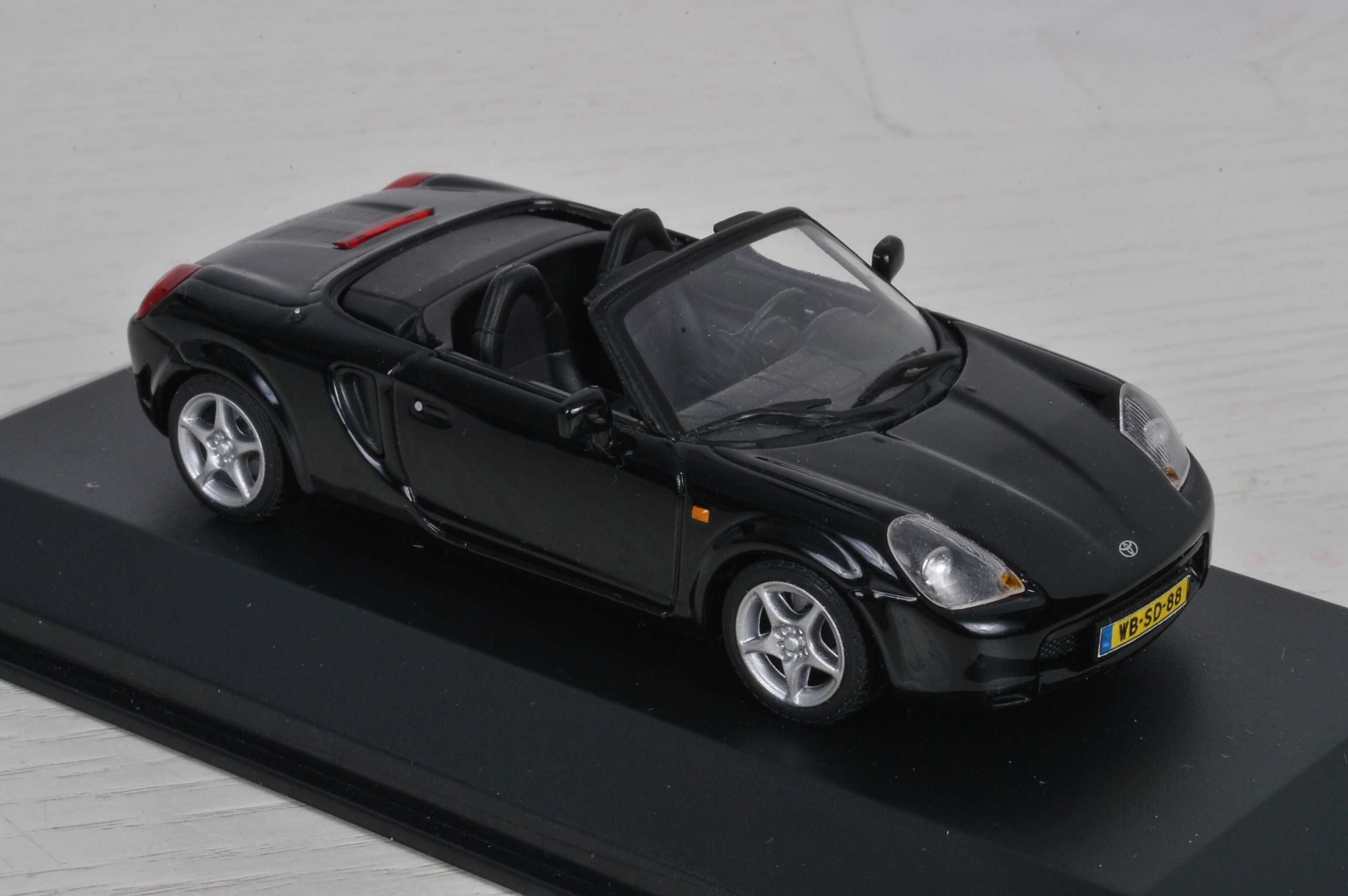 1/43 macheta Toyota MR2 - minichamps