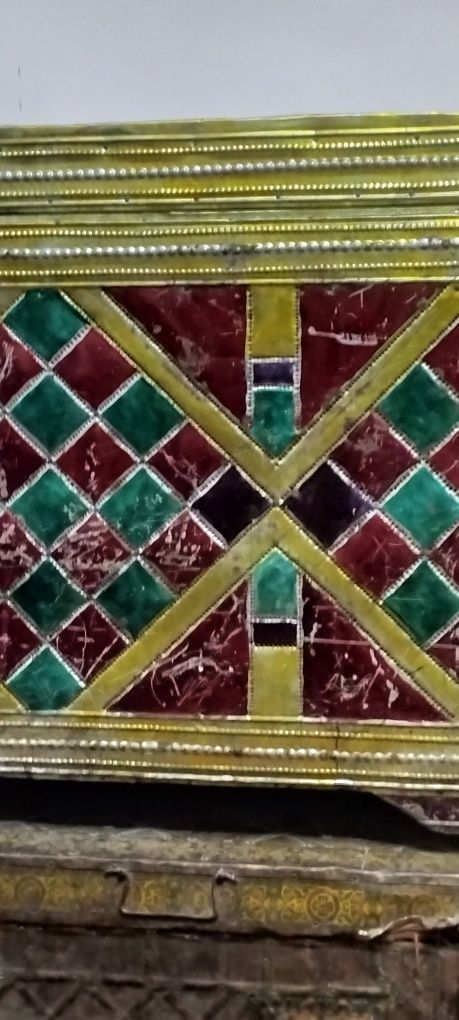 Sandiq sotiladi yaxshi holatda
