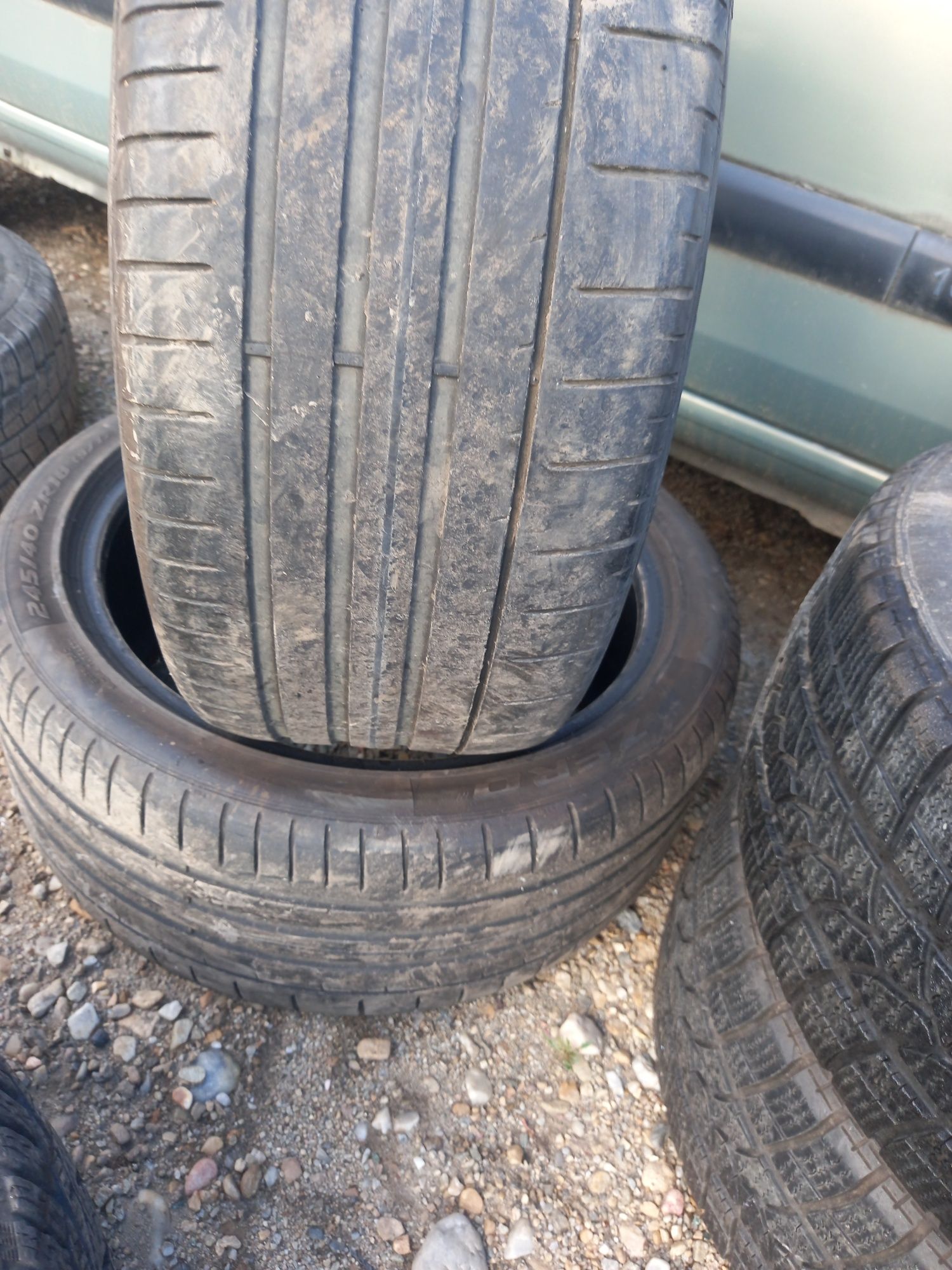 Vand 2 anvelope 245 40 18 pireli bune de vara dot 2021