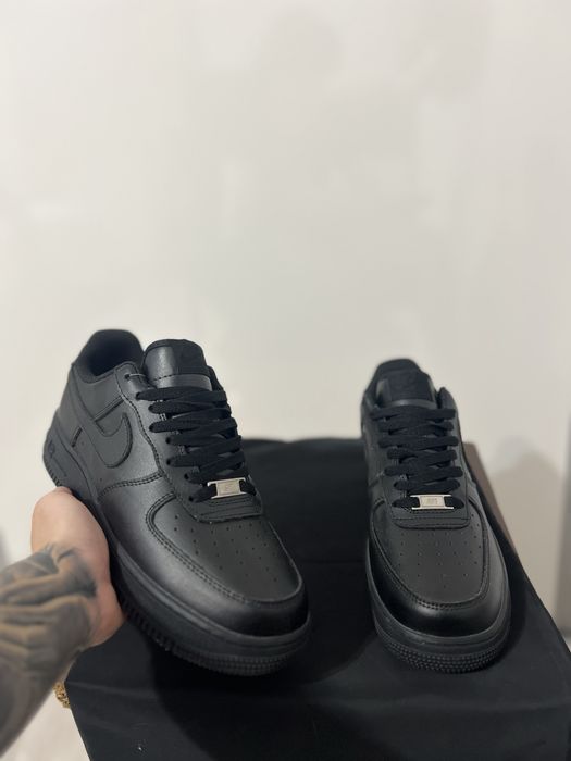 Adidasi negrii marimea 40