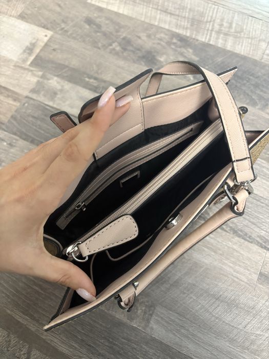 Дамска чанта Guess