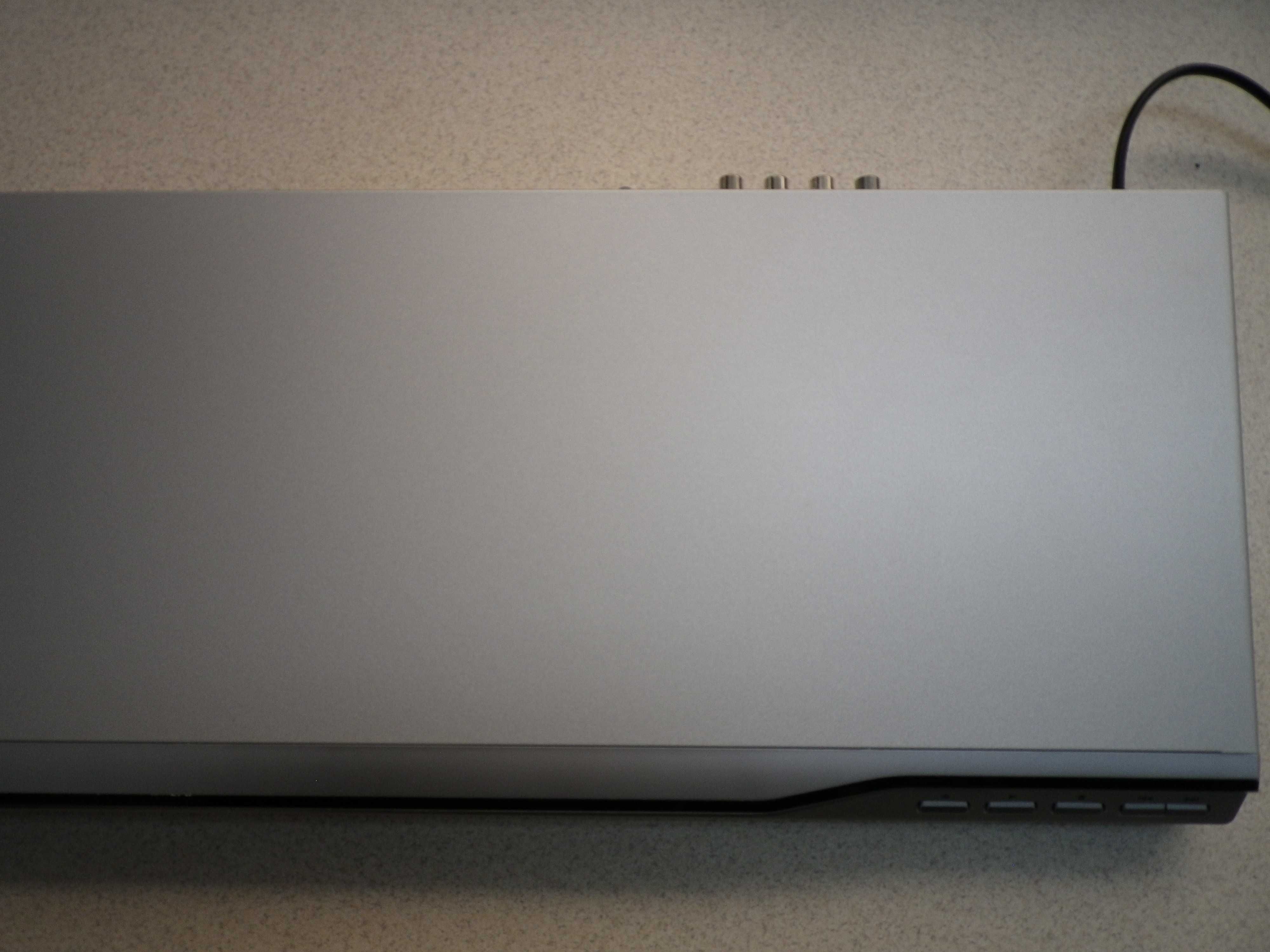 Перфектен DVD LG DVX276