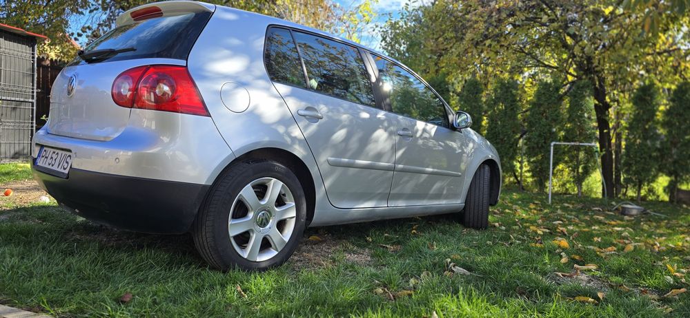 Vând Volkswagen Golf V 2007