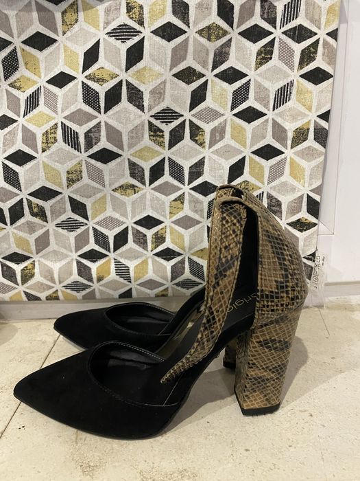 Дамски сандали нови