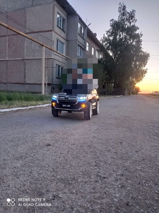Продам машинку,и детский велосипед.