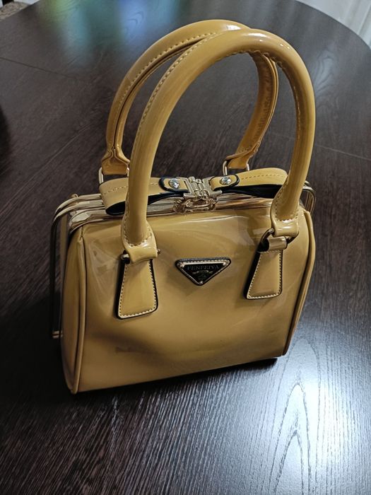 Продам женскую сумочку