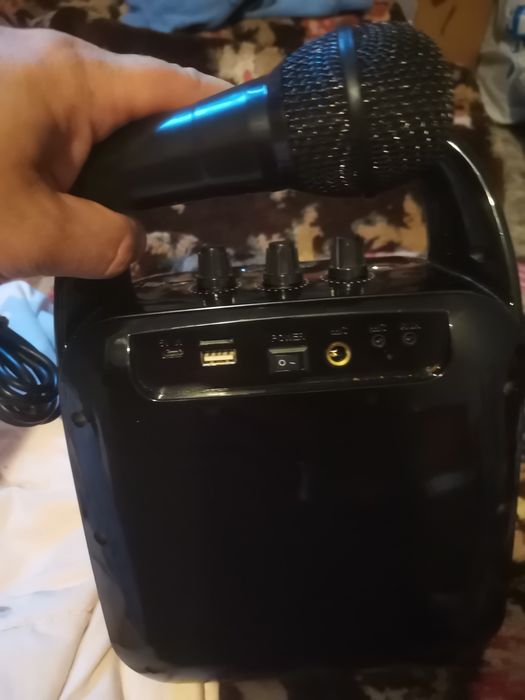 De vanzare casti ca noi in stare foarte buna ,bass puternic