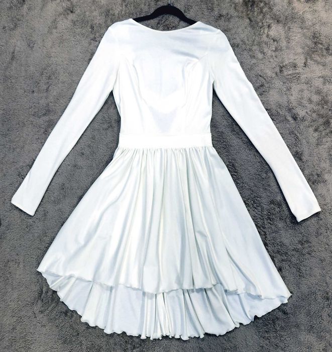 Rochie alba din bumbac, cu maneci lungi si spate gol