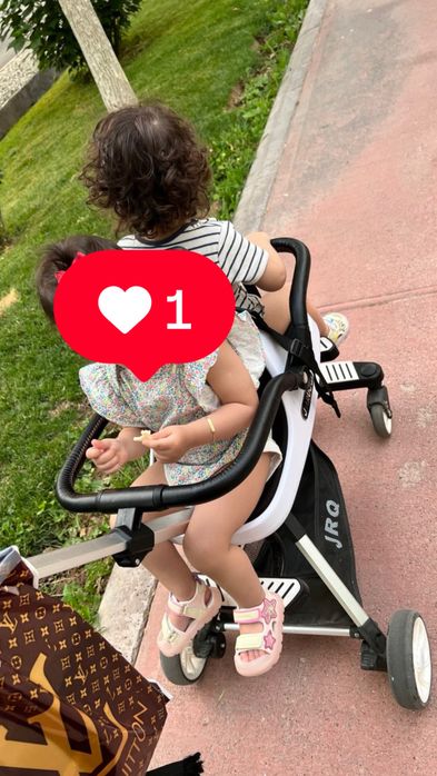 Продам коляску для двойняшек , близняшек