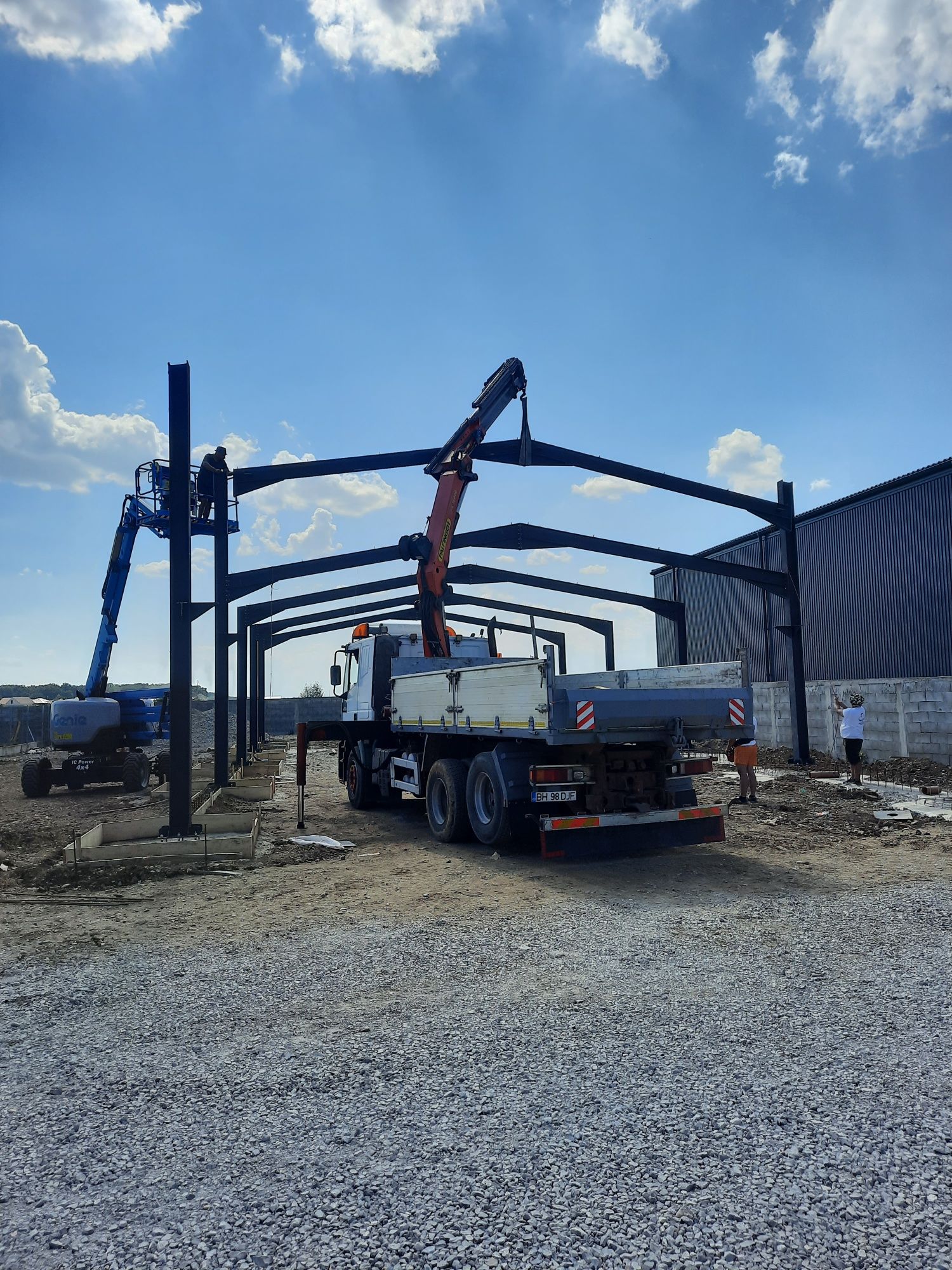 Vand hale metalice conform proiectului dvs lucrăm fără avans