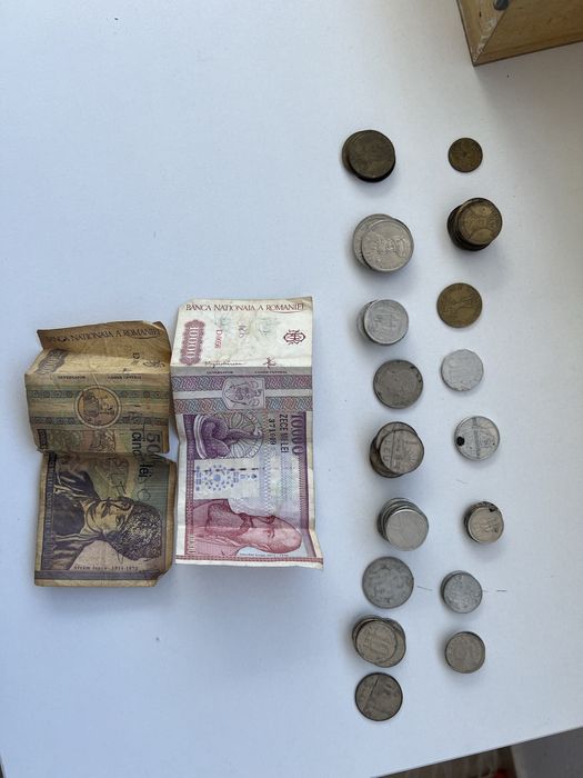 Vand 71 de monezi vechi