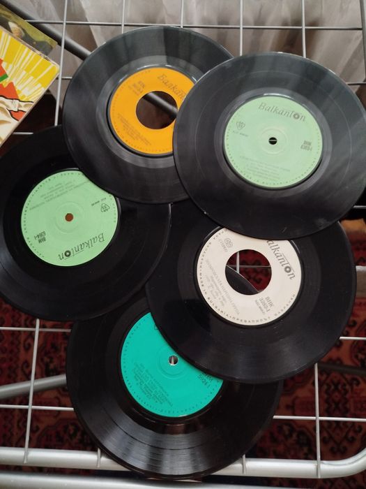 5 малки грамофонни плочи за 5 лв