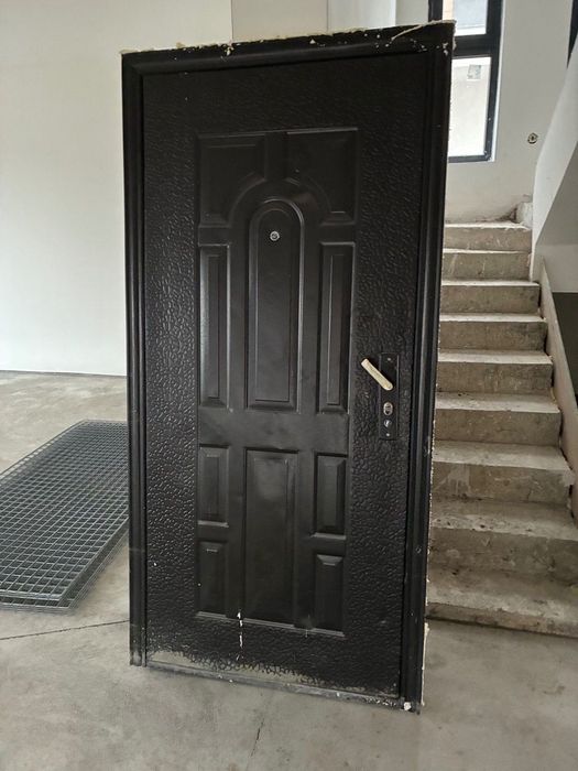 Продавам входна врата