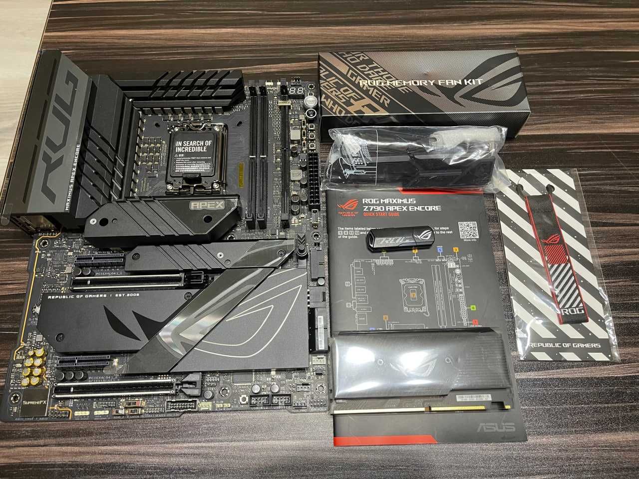 ASUS ROG MAXIMUS Apex Encore Z790 Wi-fi 7