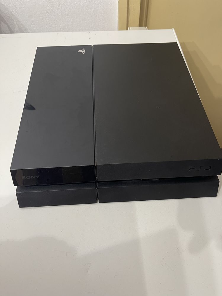 playstation ps 4 model CUH-1004A