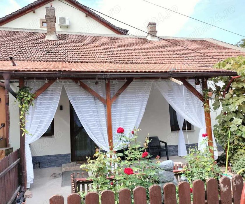 Proprietar vând apartament cu 3 camere la curte comună