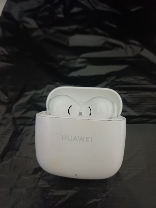 Наушники Huawei в отличном состоянии