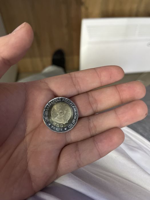 монета 200 тенге 80лет