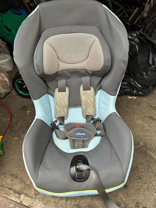 Scaun auto pentru copii Chicco.