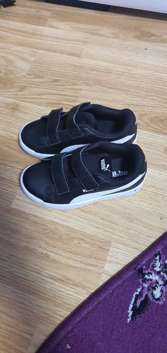 Vînd 2perechi de adidasi firmă