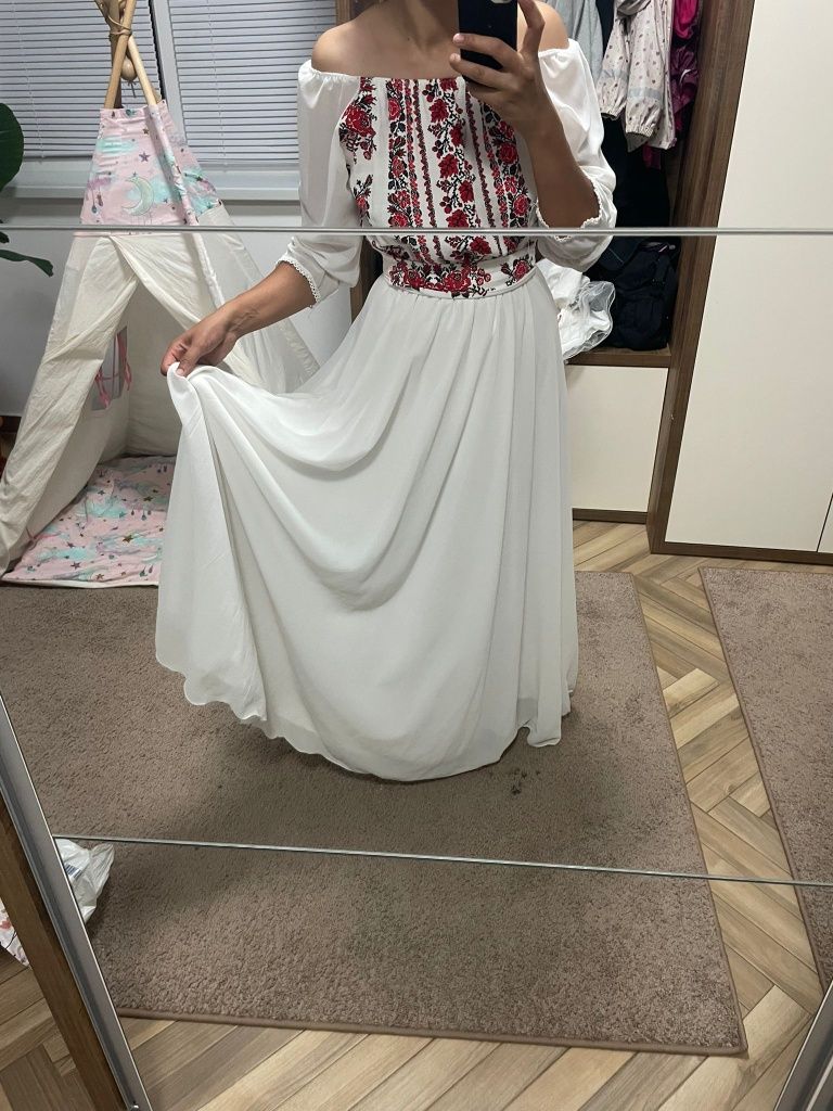 Vând rochie tradițională