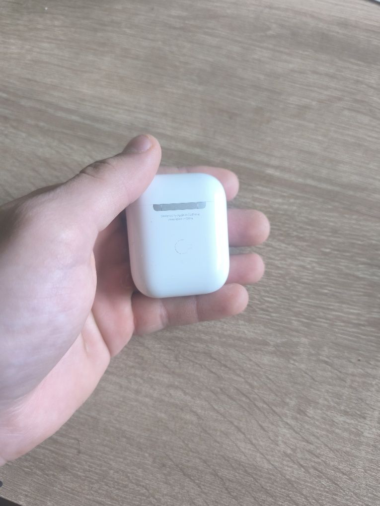 AirPods 2 с много добро качество за цената си.