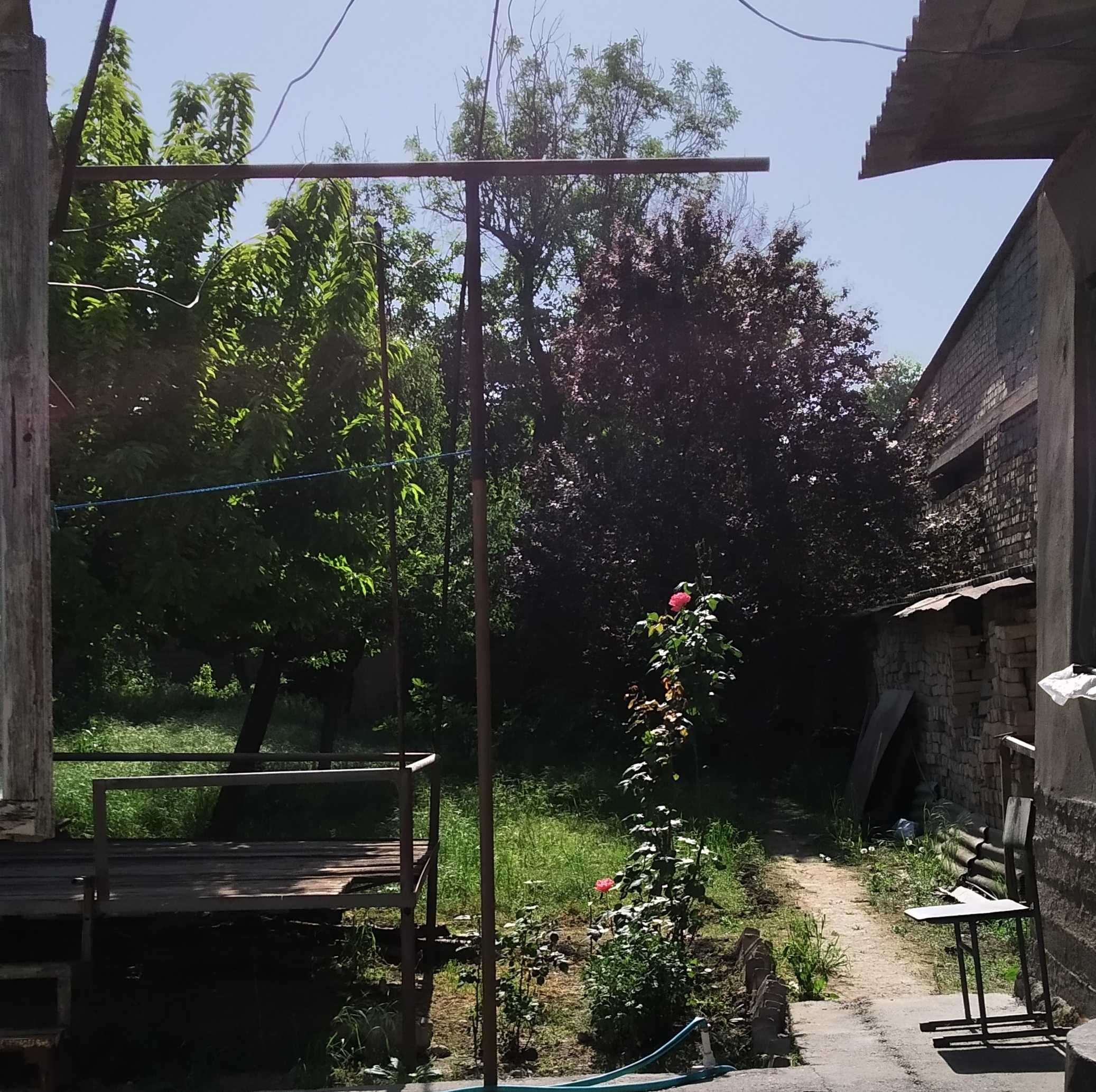 Дом 8,3 или 5 соток отдельно под застройку. Ор-р: ц.Луначарского.