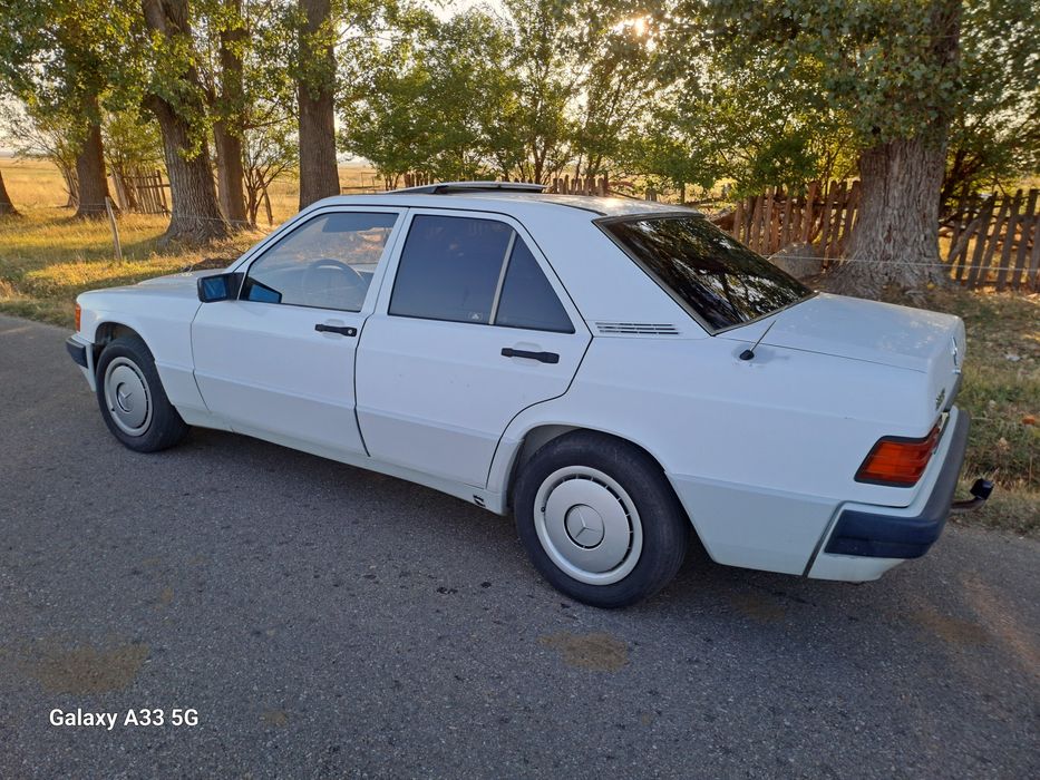Vând Mercedes 190 D