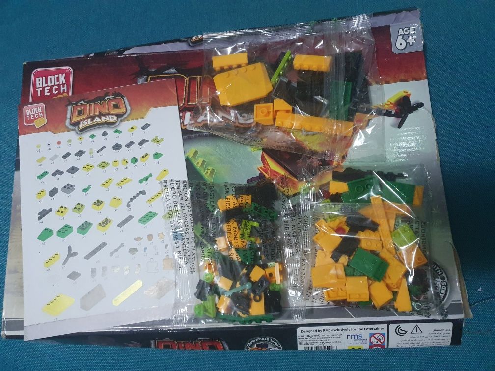 Joc tip lego de la Block Tech -Dino Island, Dinozaur + elicopter 184pc