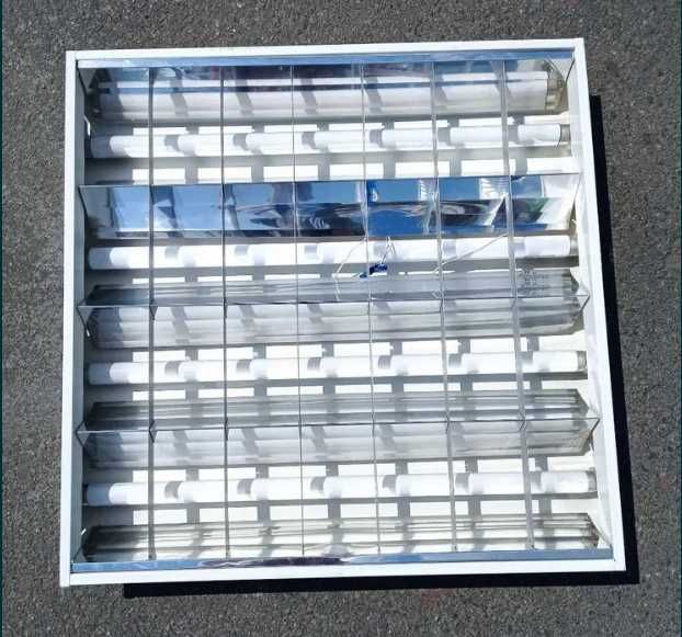 Светильник люминесцентный потолочный  на 4 лампы*18Вт.