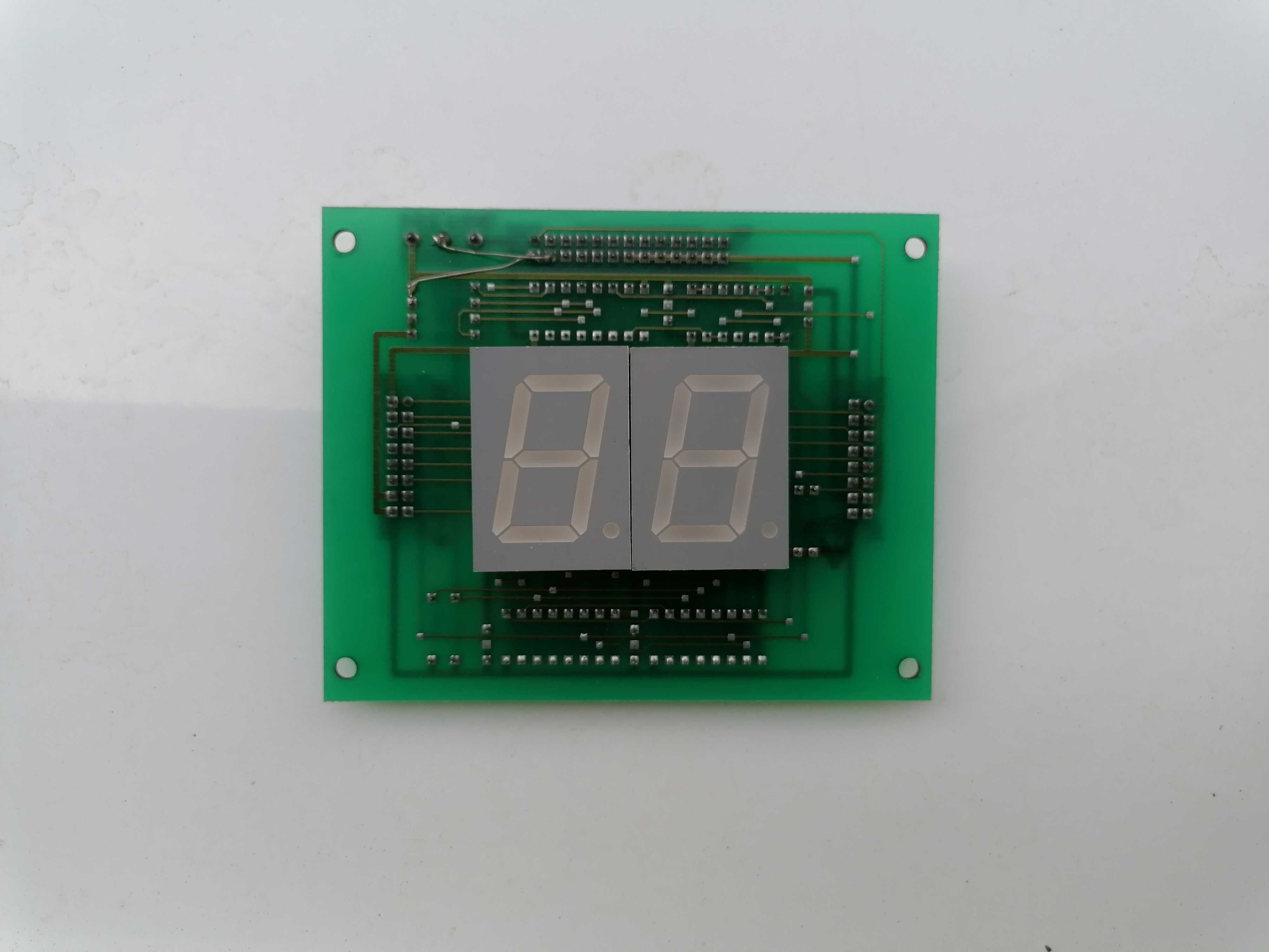 Panel electronic cu cifre