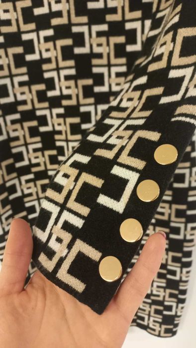 Вталена плътна рокля с дълъг ръкав Lamiar