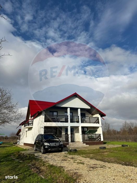 Vilă cu 7 camere de vânzare+teren 2200 mp, Darza-Crevedia