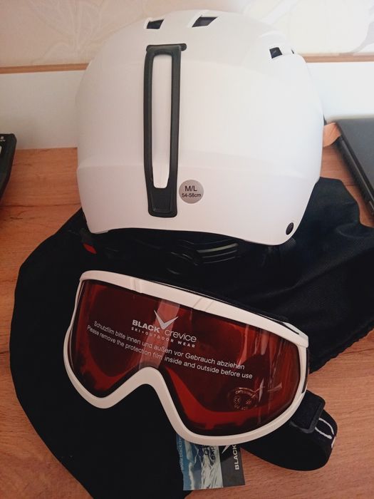 ХЛ/44 каска, яке и панталон за зимни спортове