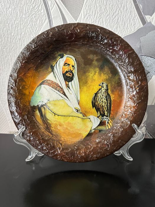 Порцелан Чиния Бахрейн маркировка богата окраска декорация рядкост е