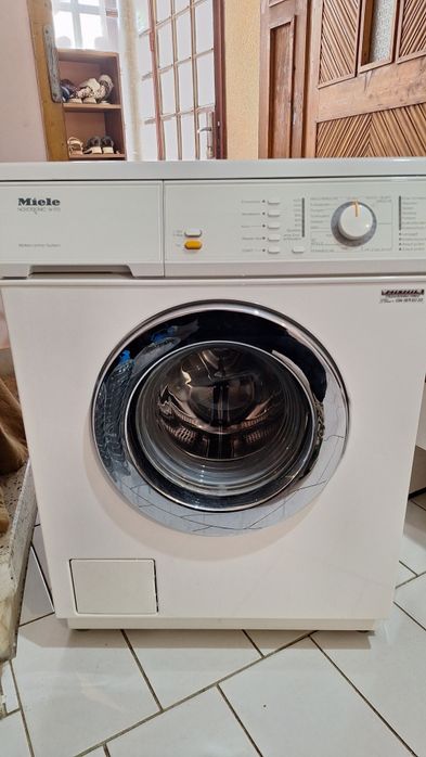 Продавам пералня Miele