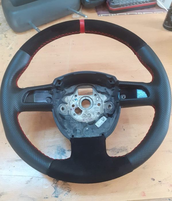 Tapiterii  si volane auto