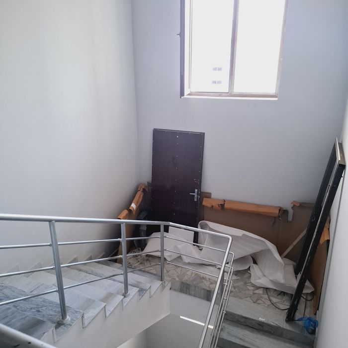 Temir eshik sotiladi