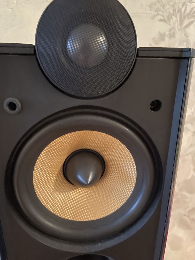 Bowers & Wilkins XT4