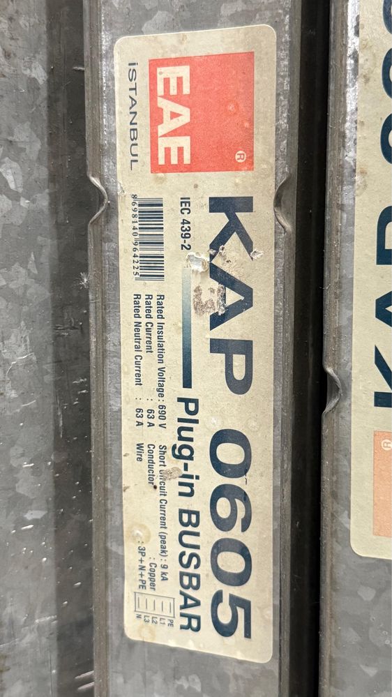Bare capsulate de curent busbar