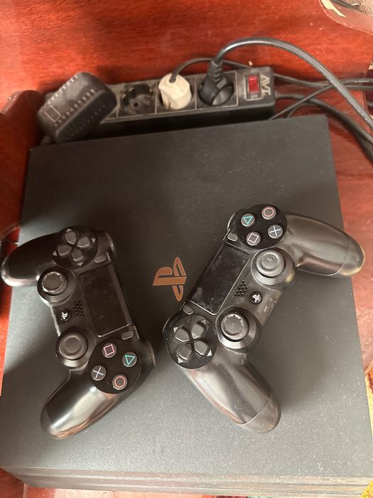 Сдаю Плейстейшн 4 в аренду с 17 играми