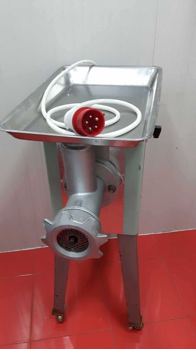 Професионална месомелачка