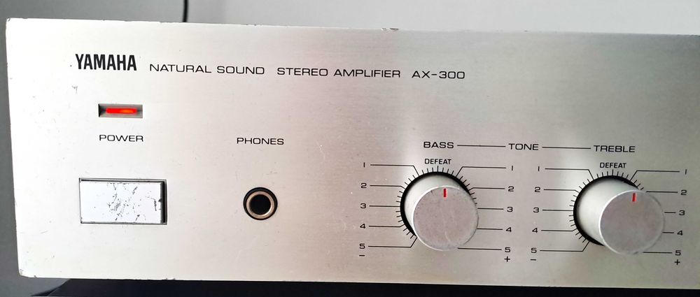 Yamaha AX 300 amplificator stereo vintage statie audio