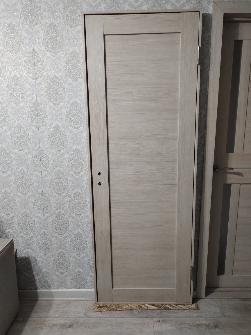 Продам новую дверь размером 70 см