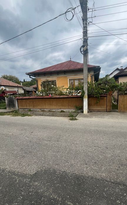 Vand Casa Batraneasca La 20 Km De Rm. Valcea(Bunesti)