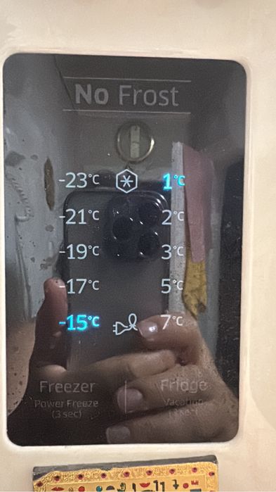 Холодильник новый в целефане , белый , четкии